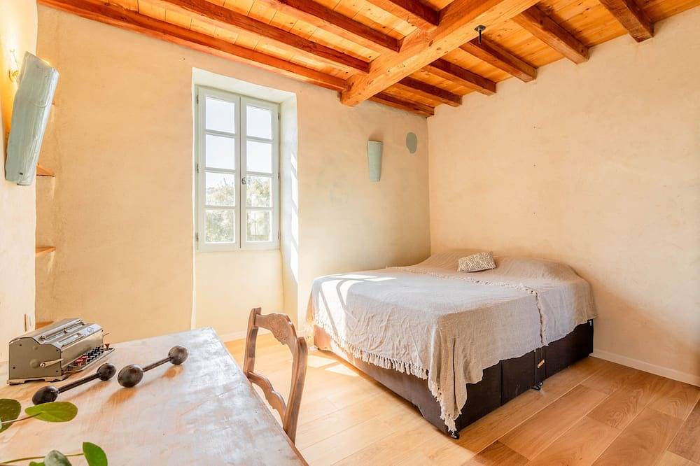 Retraite bucolique au coeur d'un château provençal in Roquemaure, Région de Nîmes