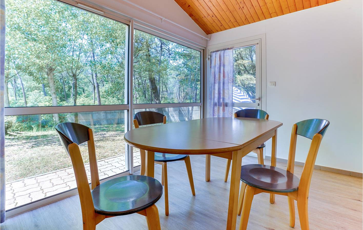 Paradis au bord de la mer : Appartement avec parking, TV, piscine, jardin et Internet (2,5 km de la plage de la Pointe d'Arçay) in L'Aiguillon-la-Presqu'île, Vendée