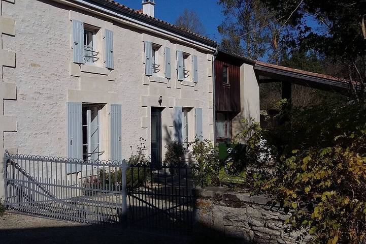 Gîte pour 6 personnes, avec Terrasse et Jardin dans Marais Poitevin Le Vanneau Irleau