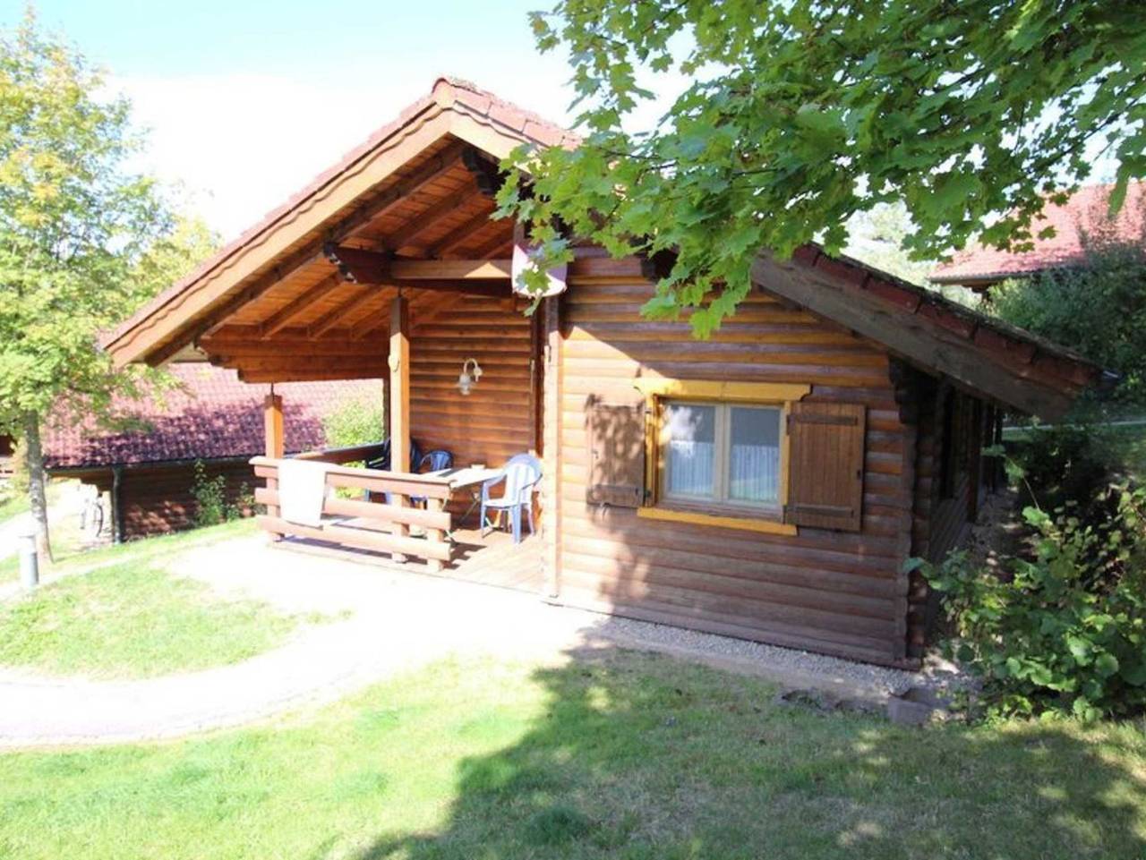 Naturerlebnisdorf Stamsried im Bayerischen Wald - Holzblockhaus für 4 Personen mit Haustier in Stamsried, Ostbayern