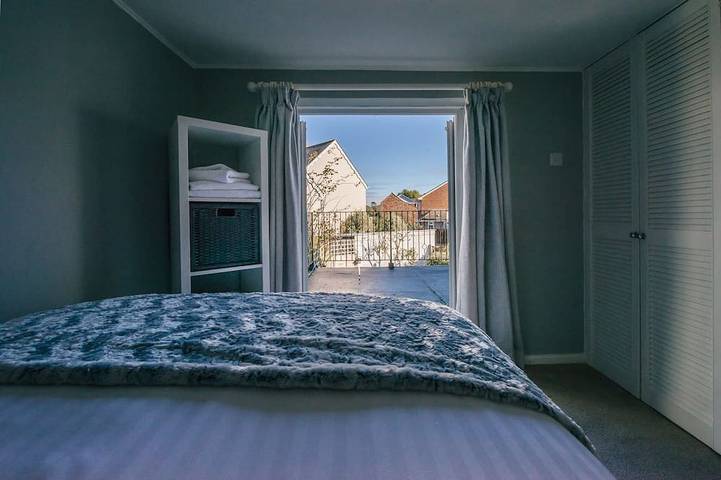Charmant chalet de 2 chambres à Lymington, très proche de la ville, de la marina et des promenades en mer in Lymington, Hampshire