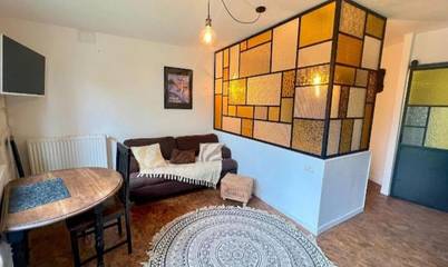 Gîte pour 2 personnes, avec jardin ainsi que terrasse et vue, animaux acceptés à Les Ulmes
