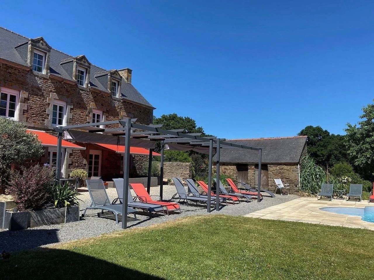 Gîte Les Hervelines con piscina privada, jardín y Wi-Fi en Pleudihen sur Rance in Pleudihen-sur-Rance, Región de Dinan