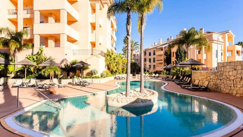 Holiday apartment for 5 people, with balcony and pool in Praia da Luz