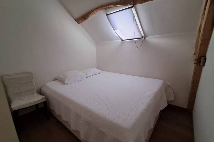 Location de vacances pour 6 personnes, avec terrasse et jardin à Ceaulmont - 3