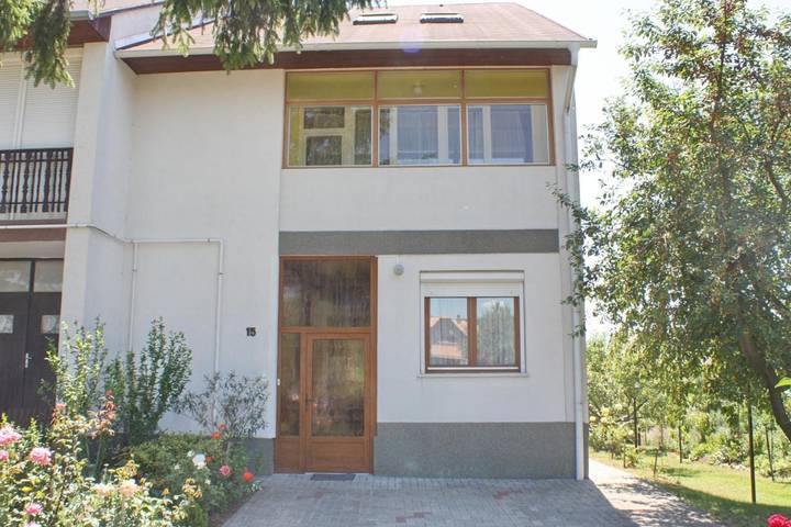 Ferienhaus für 8 Personen, mit Balkon und Terrasse sowie Garten und Ausblick