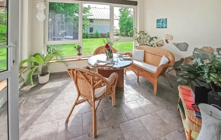 Ganze Ferienwohnung, Erdgeschosswohnung am See mit Terrasse und Parkplatz in Vietmannsdorf, Templin