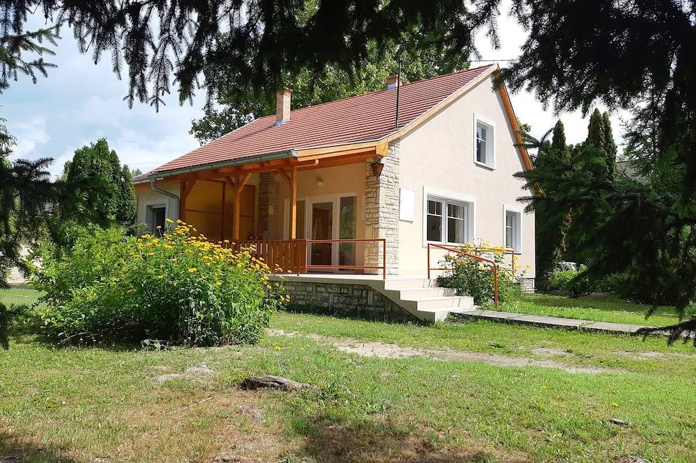 Renoviertes Haus in Zamárdi mit Großer Terrasse in Zamardi, Siófok und Umgebung