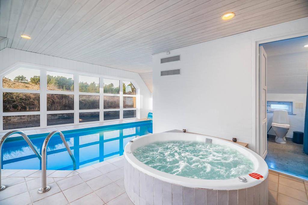 Ferienhaus in Henne Strand für 8 Personen – mit Pool, Sauna & Whirlpool  in Henne, Varde