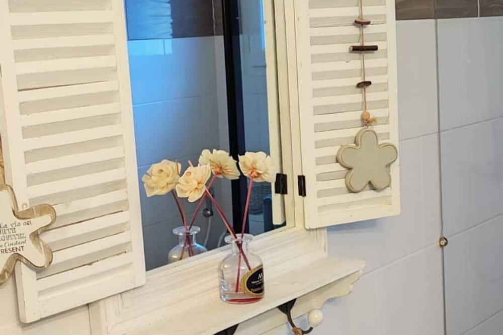 Apartamento entero, Fully equipped studio with free parking and spa (optional). in Solliès-Pont, Costa mediterránea (Francia)