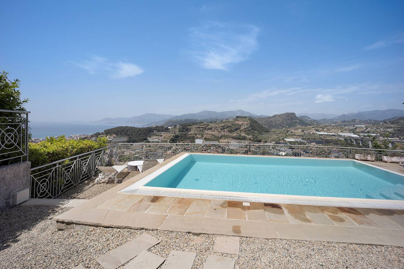 Casa de vacaciones 'Villa Gaia' con vistas al mar, piscina compartida y Wi-Fi in Bordighera, Riviera di Ponente
