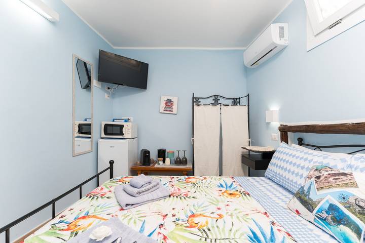 Entire apartment, 'Brocchedda' Room with Shared Garden, Wi-Fi, and Air Conditioning in Dorgali, Gulf of Orosei