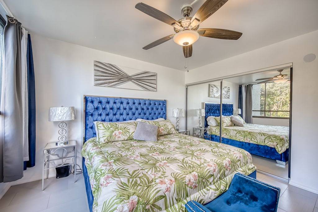 Ganze Wohnung, Sleek Waterfront Condo w/ a Shared Pool, Fast Wifi, & a Full Kitchen in Keaukaha, Hilo