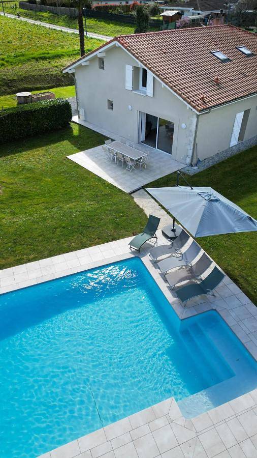 Location de vacances pour 10 personnes, avec piscine et jardin à Narrosse - 2