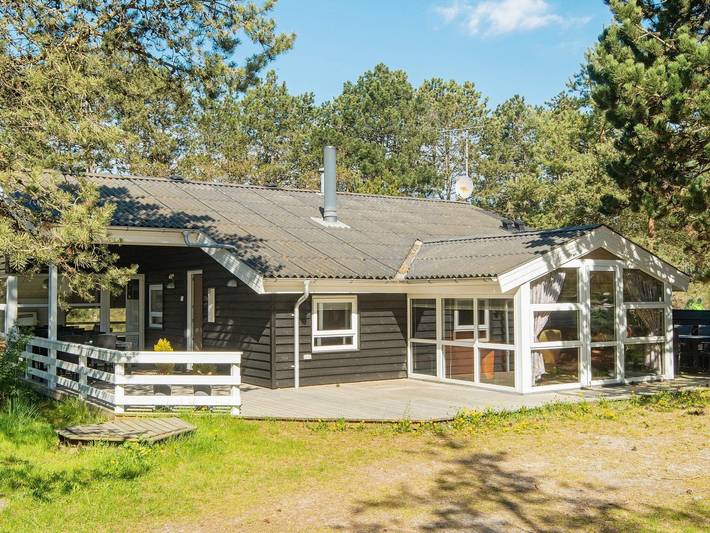 Ferieudlejning for 10 personer, med terrasse og sauna såvel som jacuzzi og pool, husdyr tilladt i Ebeltoft