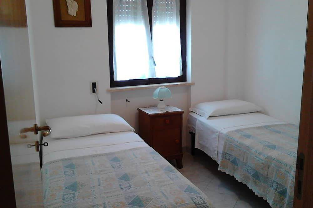 Haus mit Veranda nur wenige Meter vom Meer entfernt in Torre San Giovanni, Golf von Tarent