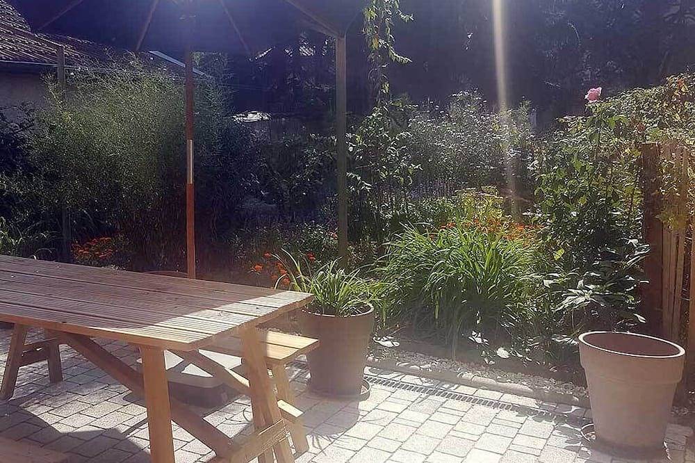 Town house with terrace and garden in the center of Lyon.. in Fourvière, Lyon