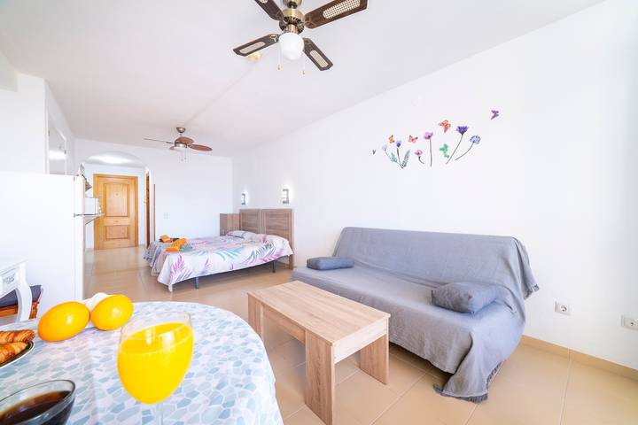 Estudio entero, Apartamento estudio 'Estudio En La Playa' con vistas a la montaña, piscina compartida y Wi-Fi in Buena Vista Roquetas de Mar, Roquetas de Mar