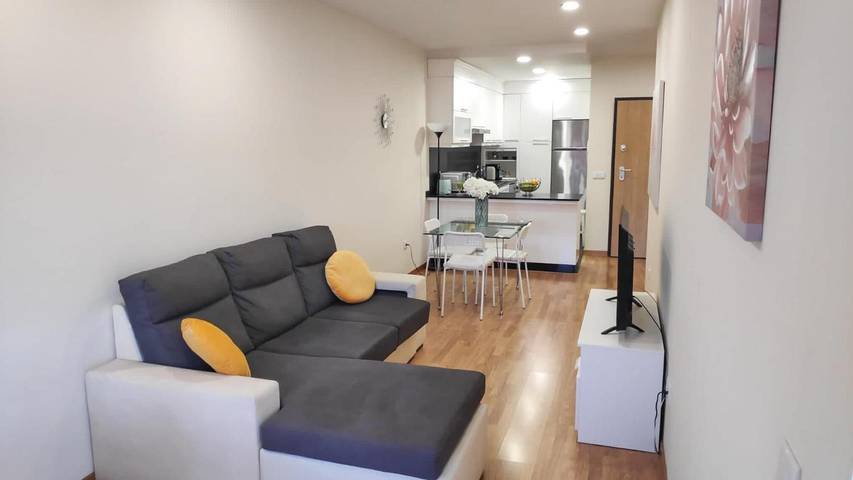 Entire apartment, Apartment 'Porta 116 - Free Private Parking' with Balcony, Wi-Fi and Air Conditioning in Vila Real, Douro Valley