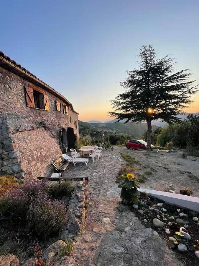 Location de vacances pour 4 personnes, avec vue et terrasse à Ubraye - 2