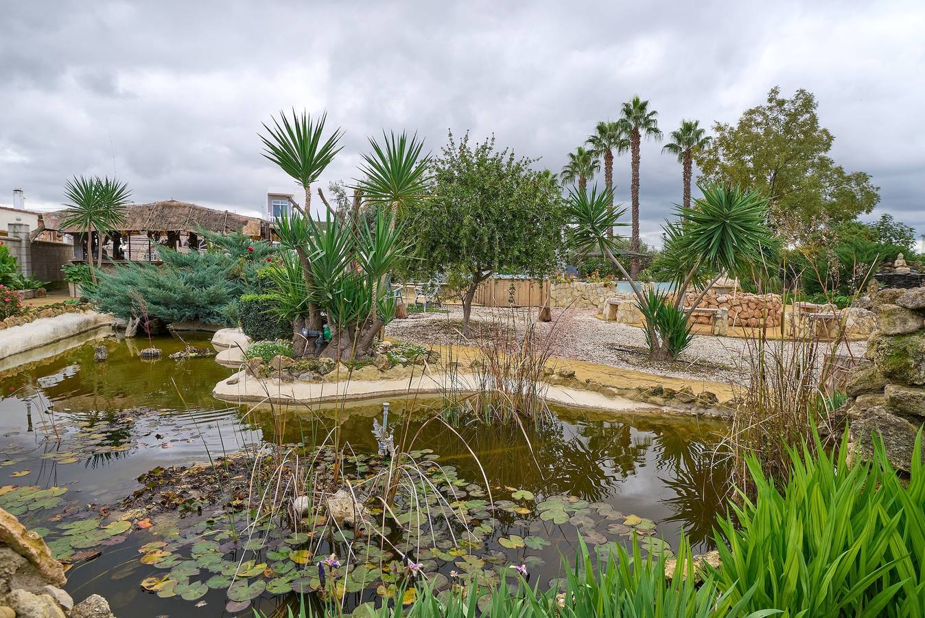 Villa 'Santa Ana' con piscina privada, Wi-Fi y aire acondicionado in El Rinconcillo (La Carlota), La Carlota