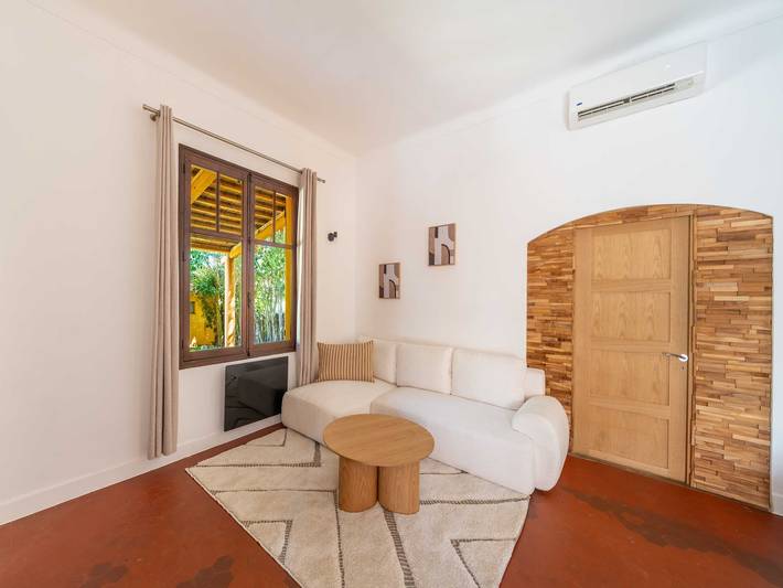 Gîte pour 7 personnes, avec terrasse et jardin, adapté aux familles dans Plage de la Bouillabaisse