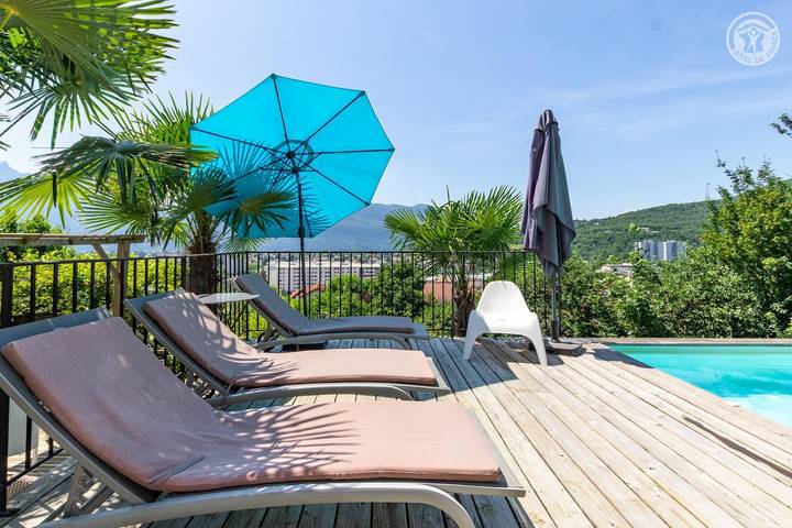 Gîte pour 2 personnes, avec piscine et jardin à Aix-les-Bains