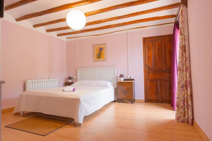 Casa rural para 8 personas, con Terraza además de Jardín y Vistas en Alcalaten