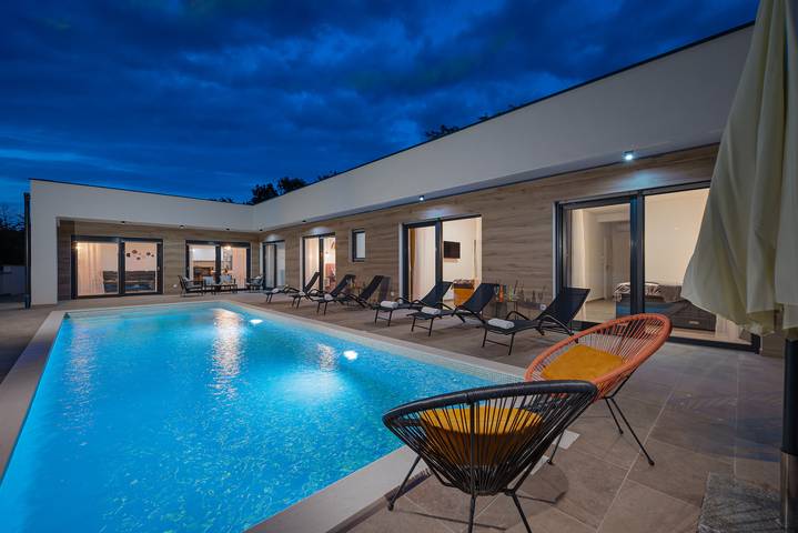 Villa pour 8 personnes, avec piscine et terrasse à Barban