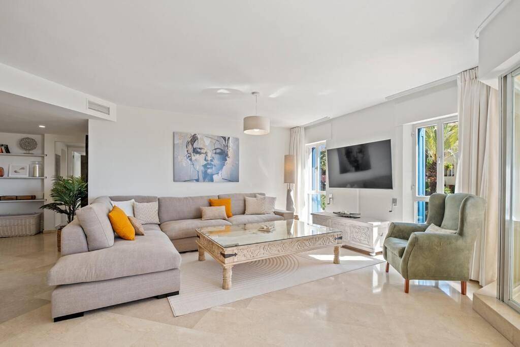 Entire apartment, Three-Bedroom Apartment in Sotogrande, San Roque