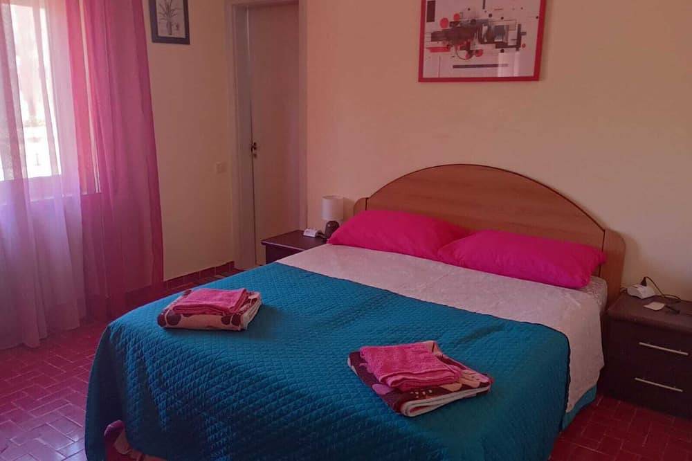 Ganze Wohnung, Touristic apartment near the station and beach in Santa Marinella, Rom Provinz