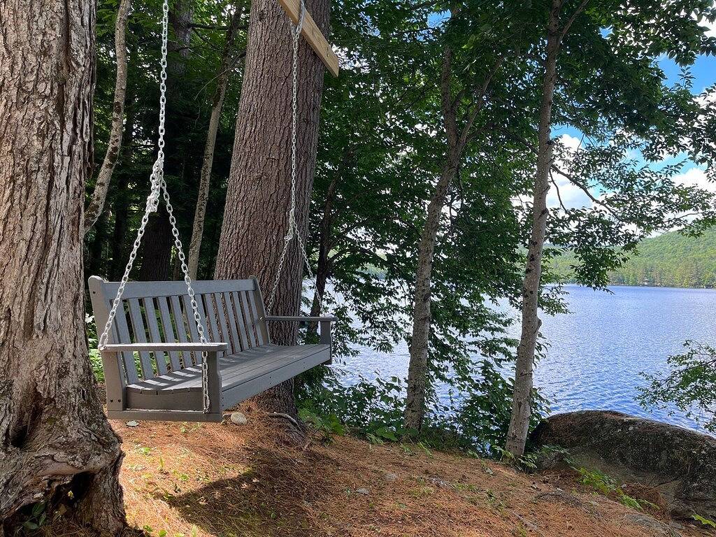 4 season lakefront house on Twitchell Pond, private dock- near skiing in Oxford County