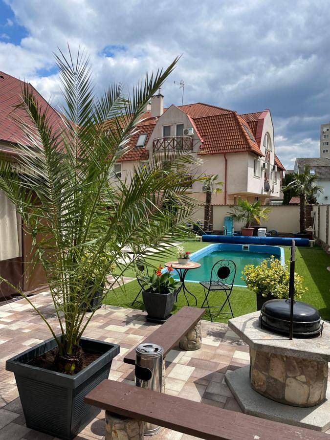 Apartament wakacyjny dla 2 osób, z basen i ogród oraz taras, zwierzęta dozwolone w Hajdúszoboszló