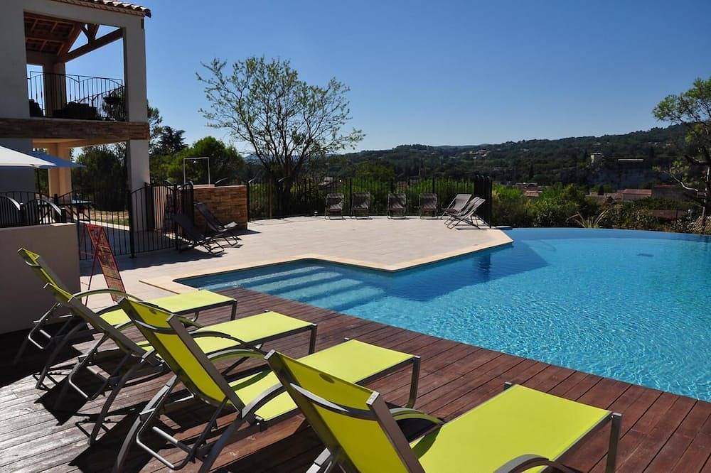 Casa rural \"Gorges de l'Ardéche\" en una residencia con piscina in Saint-Martin-d'Ardèche, Gorges de l’Ardèche
