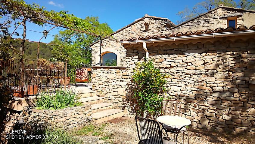 Gîte pour 5 personnes, avec piscine ainsi que balcon et jardin à La Roque-sur-Pernes - 4