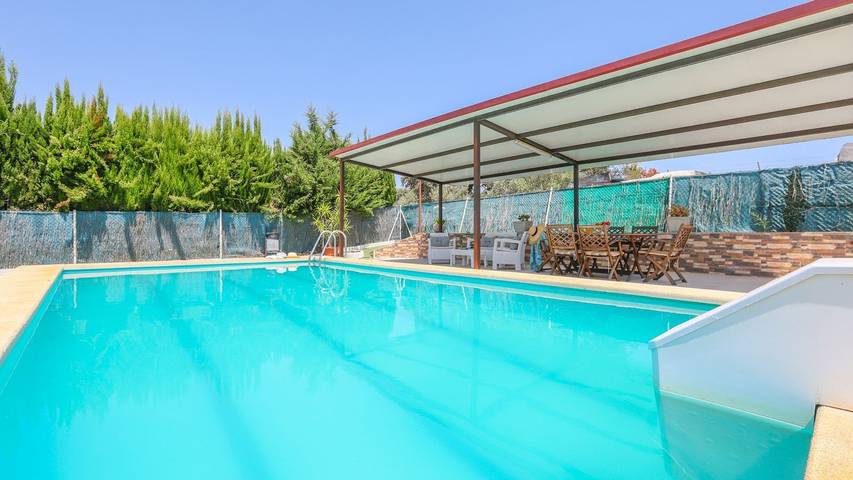 Villa for 8 people, with balcony/terrace and pool, with pets - 1