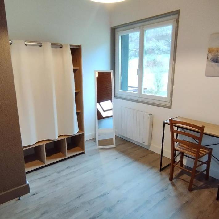 Gîte pour 6 personnes, avec vue ainsi que vue sur le lac et terrasse à Lyaud - 2