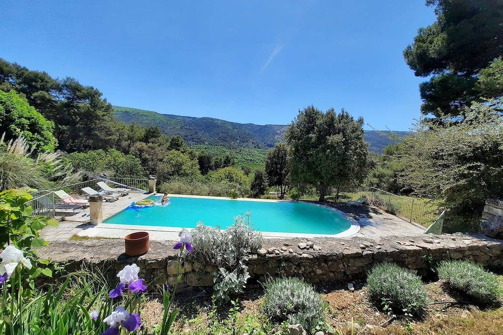 Beautiful Provencal mas with breathtaking views of the Luberon in Ménerbes, Regionaler Naturpark Luberon