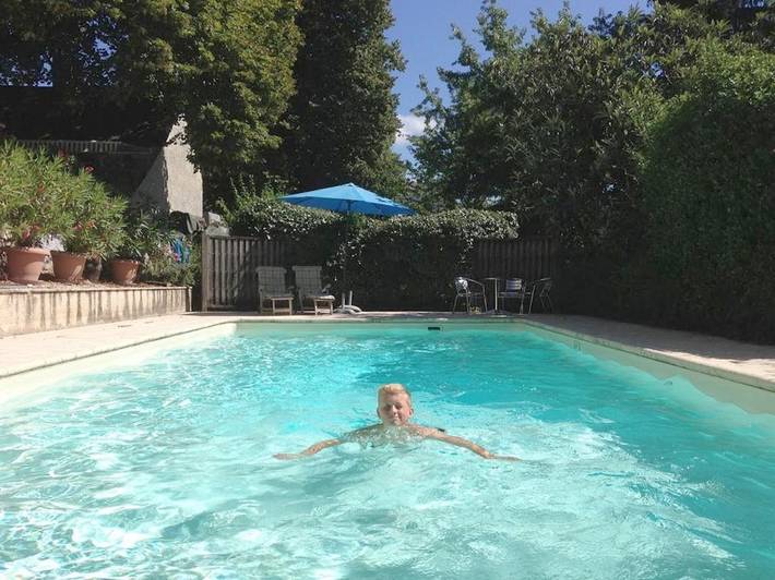 Location de vacances pour 14 personnes, avec vue ainsi que jardin et piscine à Brive-la-Gaillarde - 3