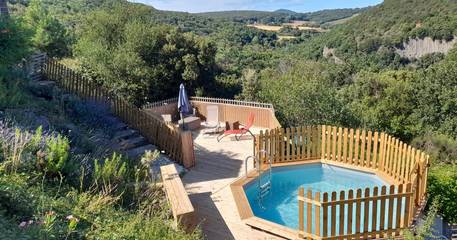 Gîte pour 4 personnes, avec piscine ainsi que jardin et terrasse, animaux acceptés à Pézènes-les-Mines