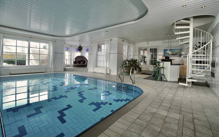 Ferienhaus für 12 Personen, mit Balkon und Whirlpool sowie Terrasse und Garten in Bützow-Land - 2