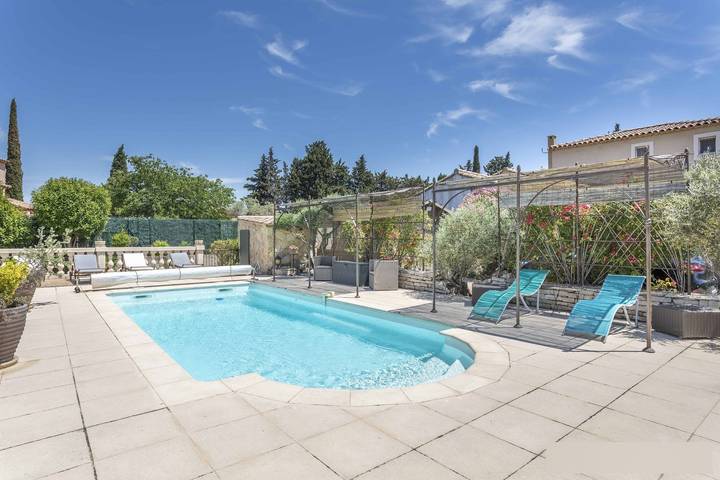 Gîte pour 2 personnes, avec jardin ainsi que terrasse et piscine