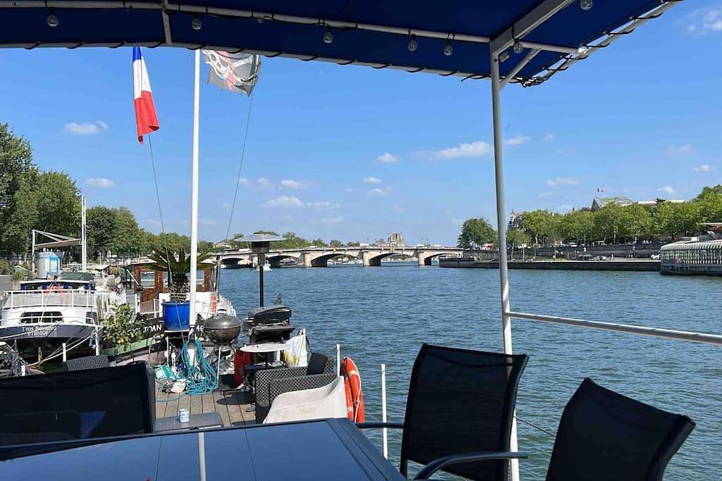 Mobile Home in Tour Eiffel, Paris
