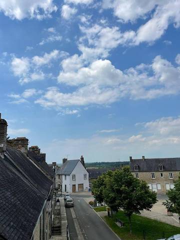 Gîte pour 10 personnes, avec jardin à Saint-Ouen-la-Rouërie