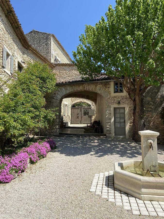 Maison d’hôte pour 2 personnes, avec piscine ainsi que jardin et vue à Gordes - 2