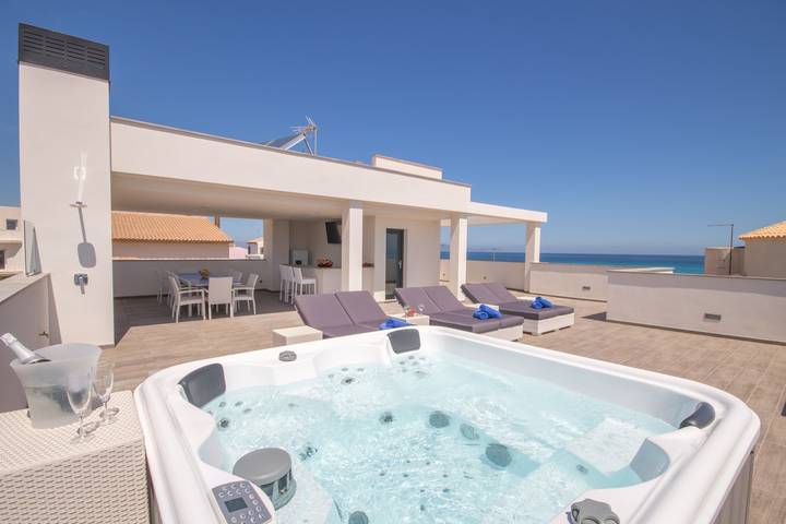 Villa pour 12 personnes, avec piscine ainsi que balcon et jacuzzi à Son Serra de Marina - 4