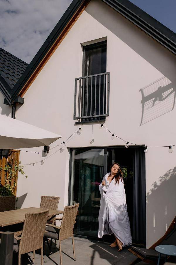 Dom dla 5 osób, z jacuzzi i sauna oraz ogród, zwierzęta dozwolone w Stegna Polska