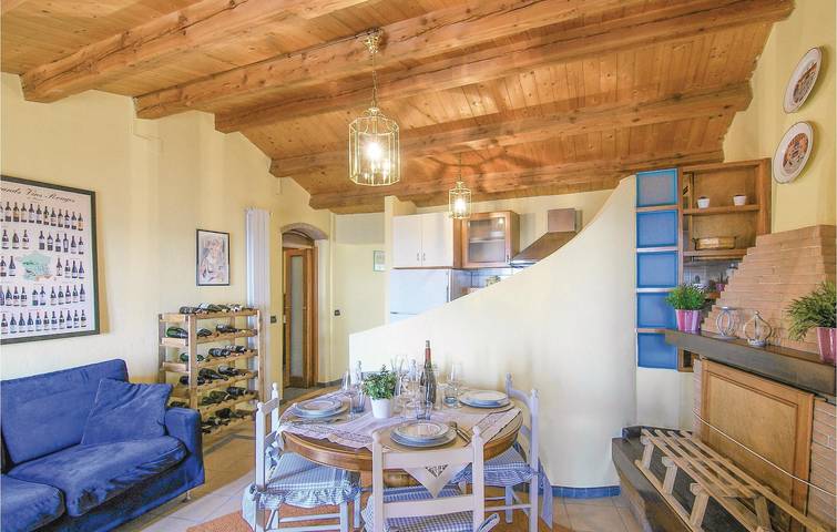Apt mit Meerblick: Kochnische, Feuerstelle, & WiFi in Massa, Italienische Riviera