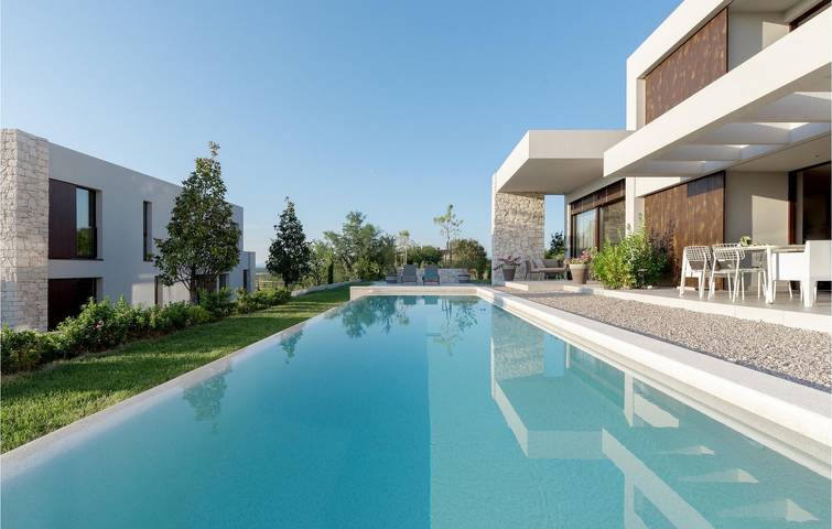 Acogedor apartamento de 150 m² con piscina, wifi y aparcamiento cerca de Presika in Presika, Costa Este de Istria