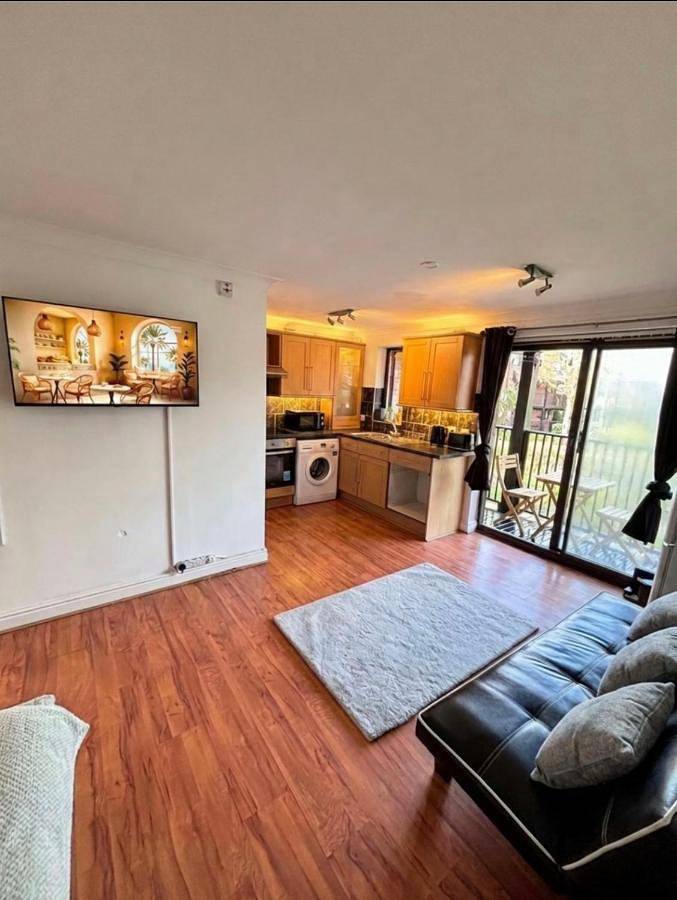 Vacation rental for 4 people, with Balcony and Terrace as well as Yard and Lake view in Nottingham